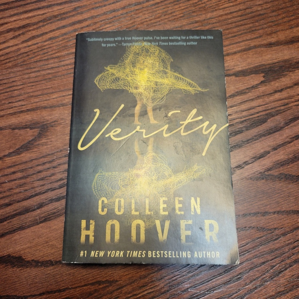 Verity Paperback Thriller Novel by Colleen Hoover - GUC Book